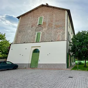 intero-appartamento-con-giardino-palazzo-del-600.emilia-romagnahotels.net/